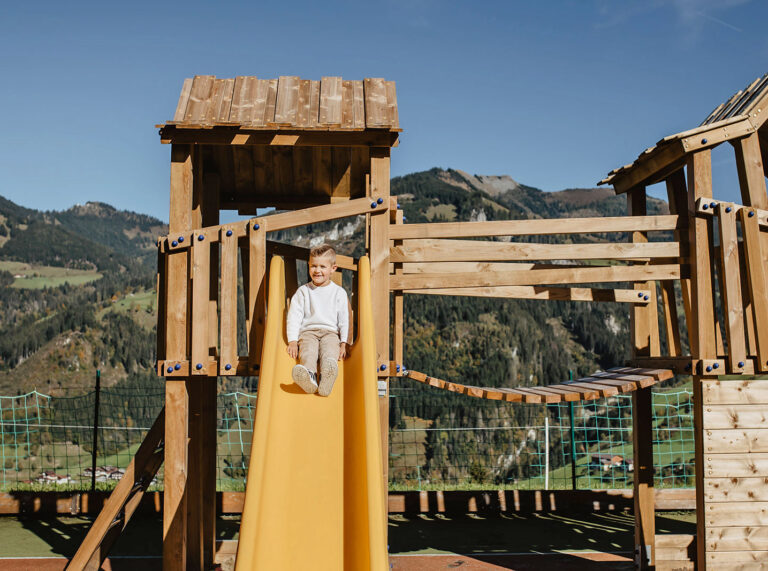 Spielplatz - Berghotel & Familienhotel in Großarl, Hotel Alpenklang